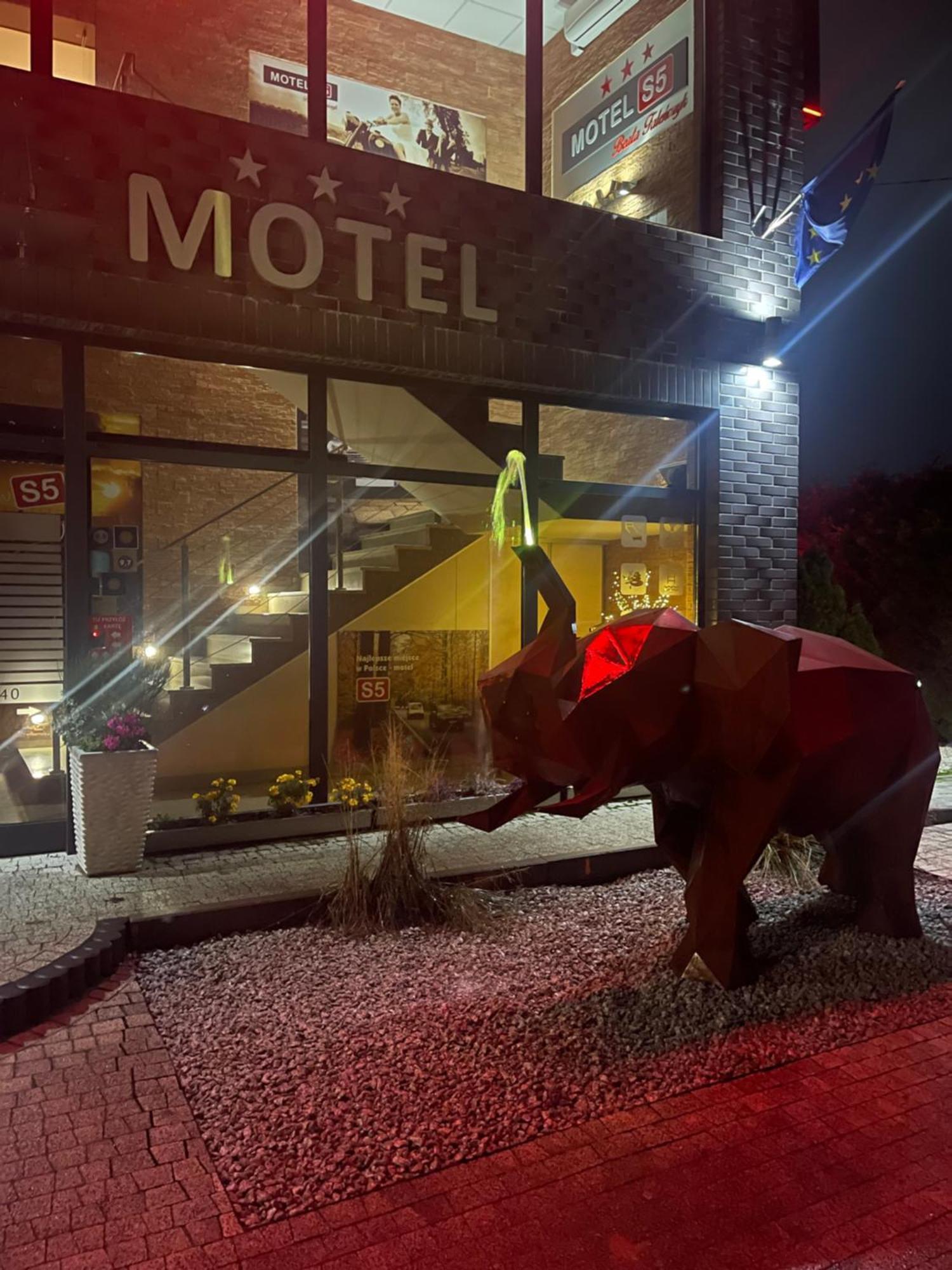 Motel S5 Zbrachlin Eksteriør bilde
