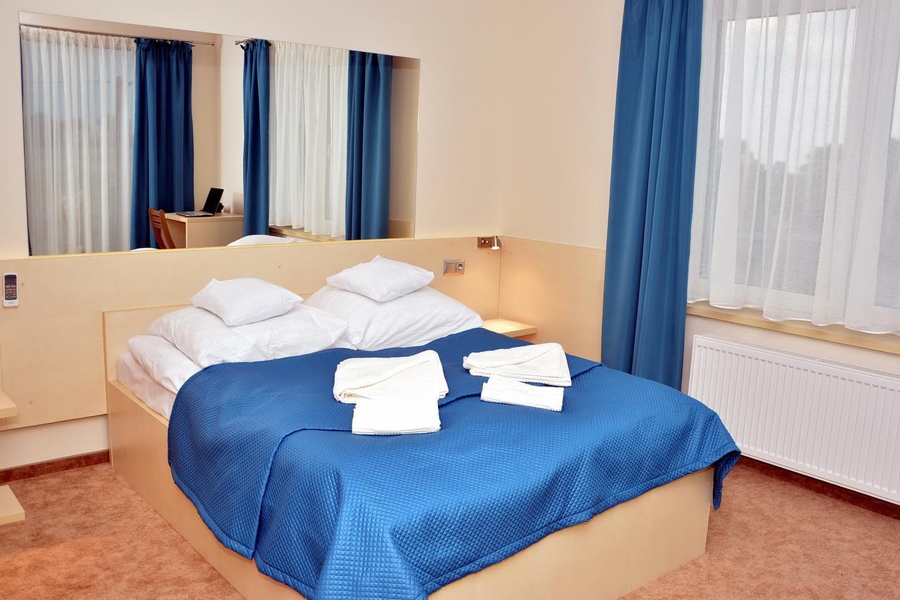 Motel S5 Zbrachlin Eksteriør bilde